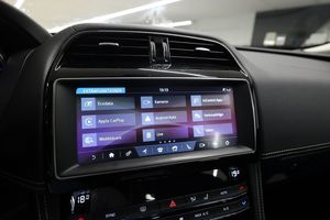 Jaguar F-Pace bild 22