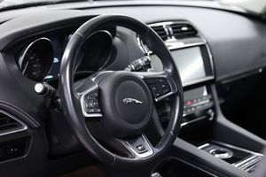 Jaguar F-Pace bild 15