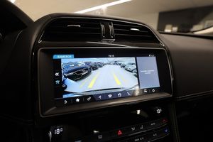 Jaguar F-Pace bild 21