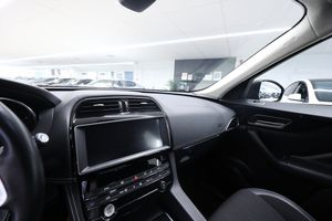 Jaguar F-Pace bild 19