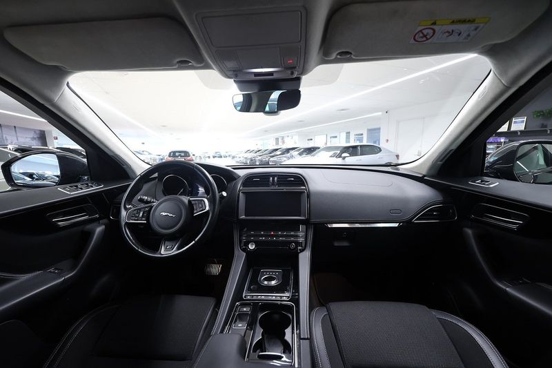 Jaguar F-Pace bild 12