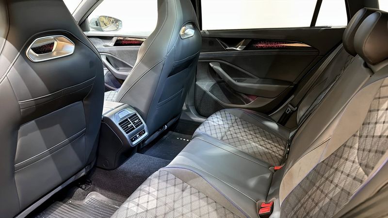 Volkswagen Passat bild 12