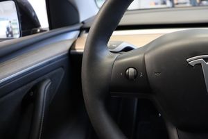 Tesla Model Y bild 9