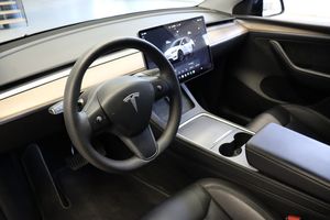 Tesla Model Y bild 8