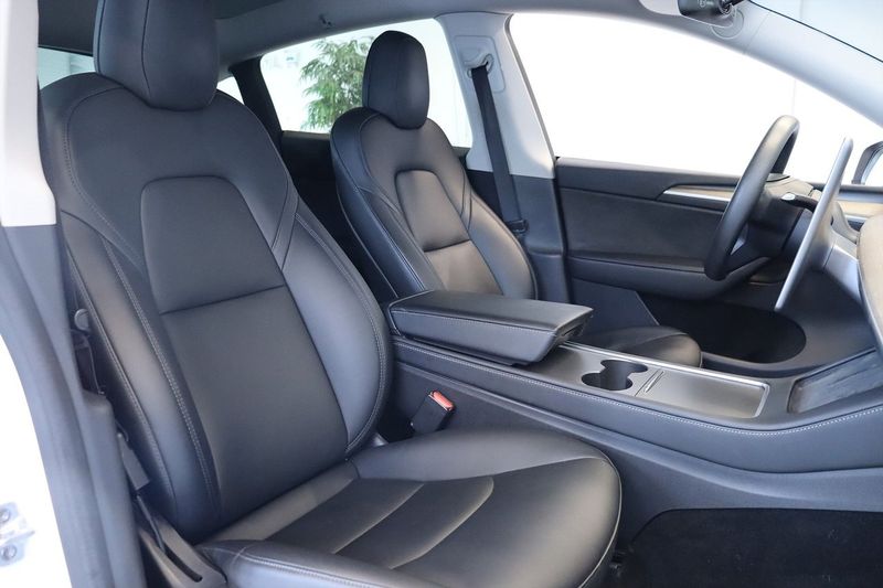 Tesla Model Y bild 12
