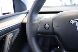 Tesla Model Y bild 8