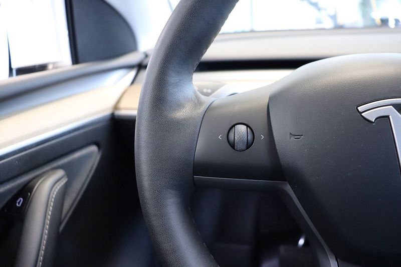 Tesla Model Y bild 8