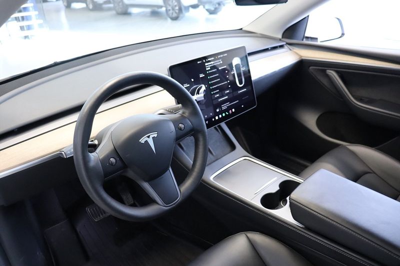 Tesla Model Y bild 10
