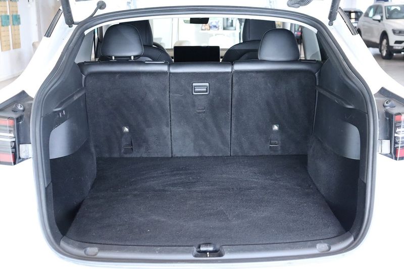 Tesla Model Y bild 16