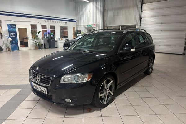 Volvo V50 D3 SUPERDEAL 3.95% MOMENTUM CLASSIC / PDC / BT / SKINN - 2012