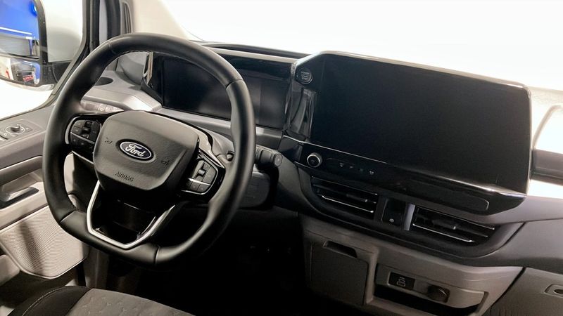 Ford Tourneo Custom bild 4