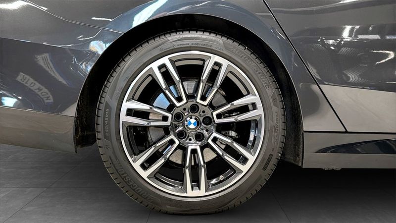 BMW 520 bild 9