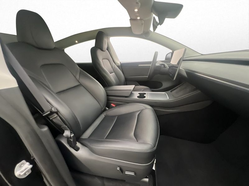 Tesla Model Y bild 25