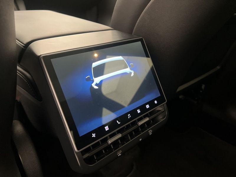 Tesla Model Y bild 21