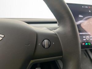 Tesla Model Y bild 28