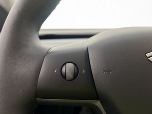 Tesla Model Y bild 27