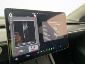 Tesla Model Y bild 24
