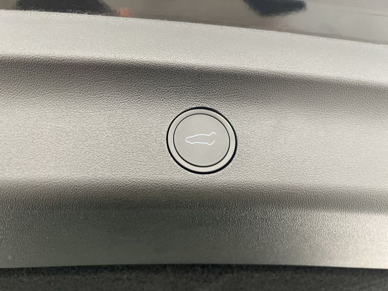 Tesla Model Y bild 17