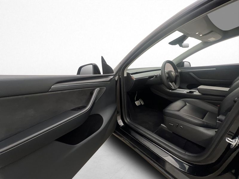 Tesla Model Y bild 11