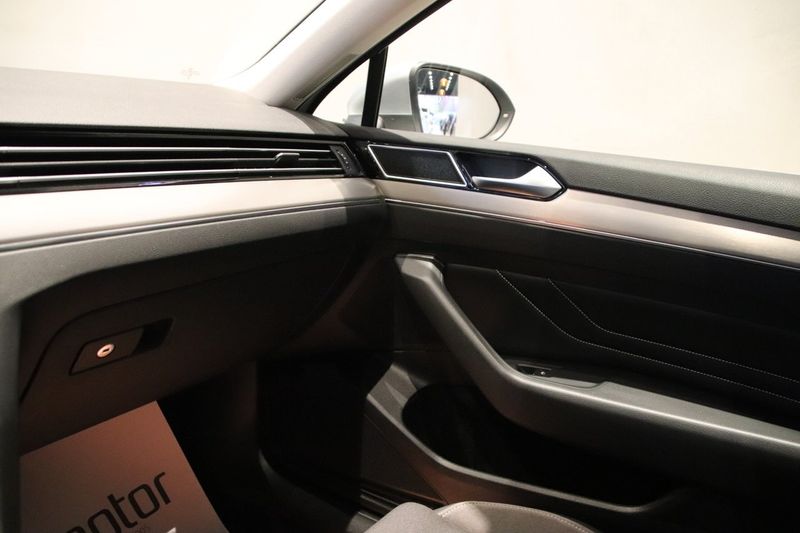 Volkswagen Passat bild 17