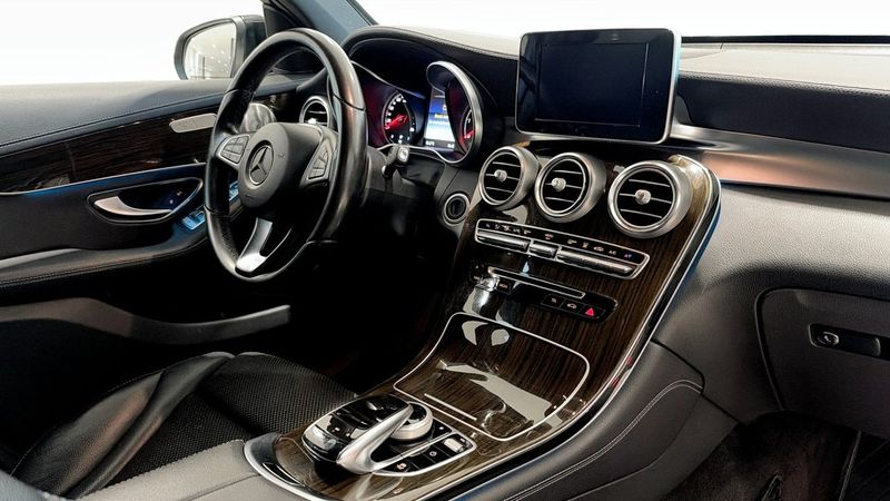Mercedes GLC220 bild 17