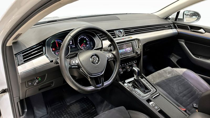 Volkswagen Passat bild 9