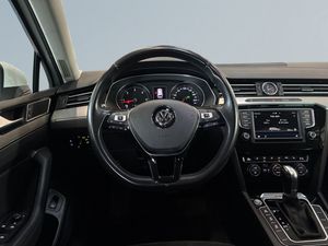 Volkswagen Passat bild 9