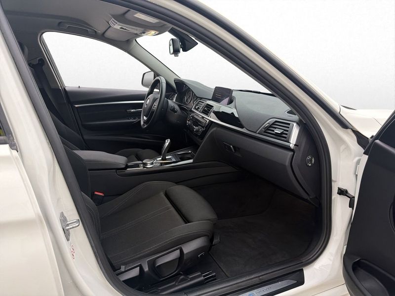 BMW 330 bild 10