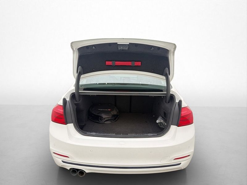 BMW 330 bild 8