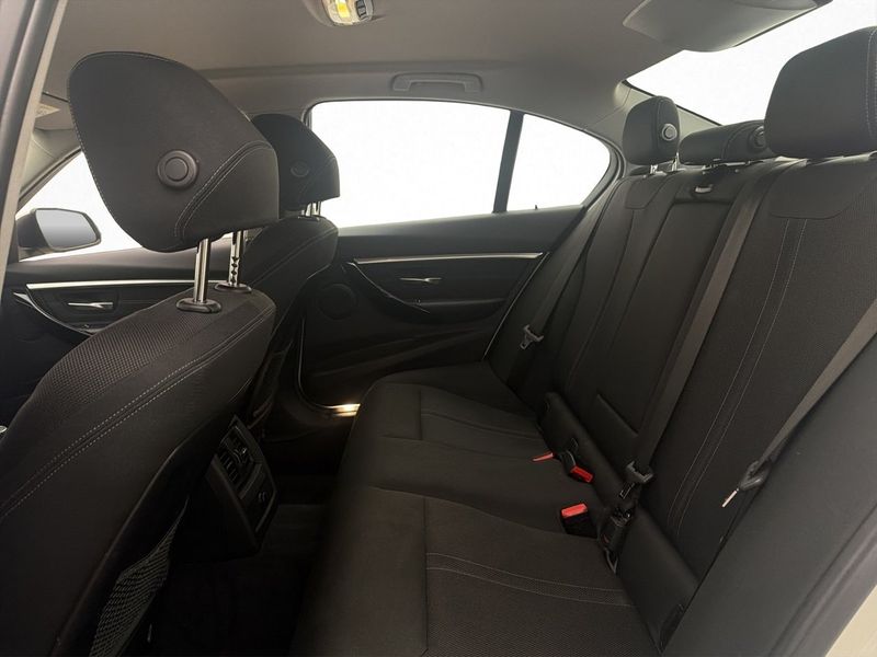 BMW 330 bild 11