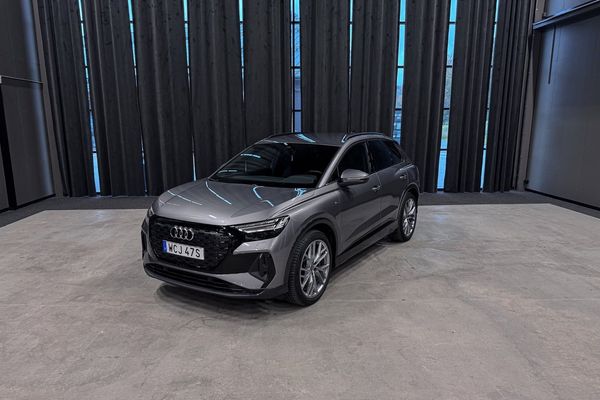 Audi Q4 e-tron 40 e-tron S line|Läder|360°|Drag|Adaptiv| - 2023