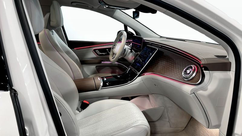 Mercedes EQS450 SUV bild 3