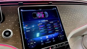 Mercedes EQS450 SUV bild 15