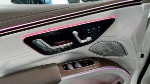 Mercedes EQS450 SUV bild 11