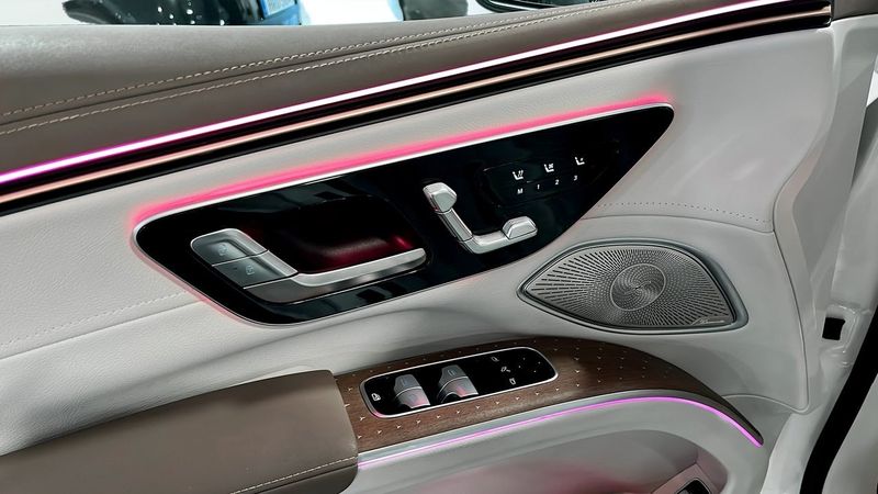 Mercedes EQS450 SUV bild 11