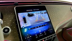 Mercedes EQS450 SUV bild 18