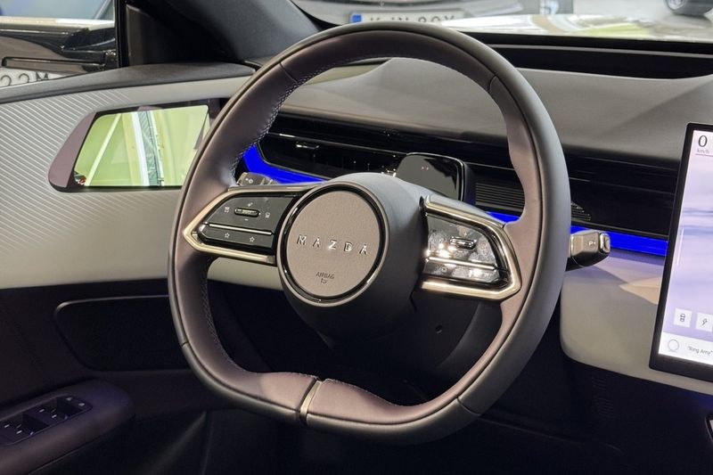 Mazda CX-6e bild 10