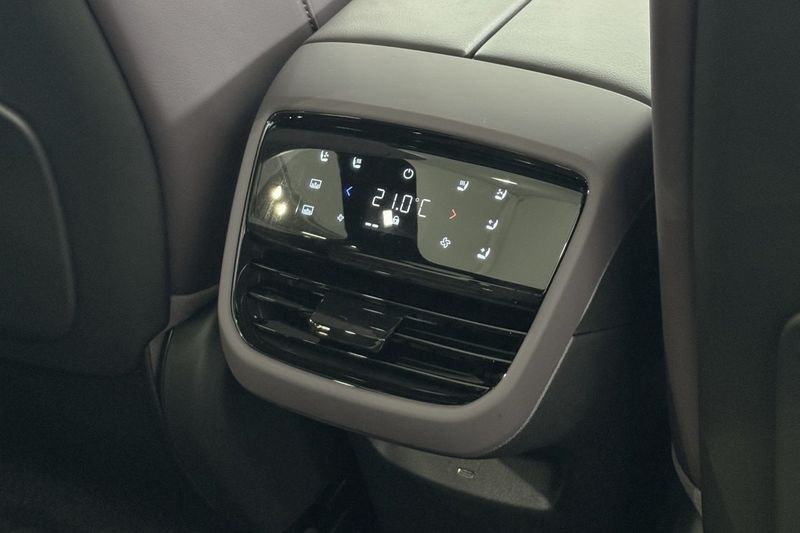 Mazda CX-6e bild 11