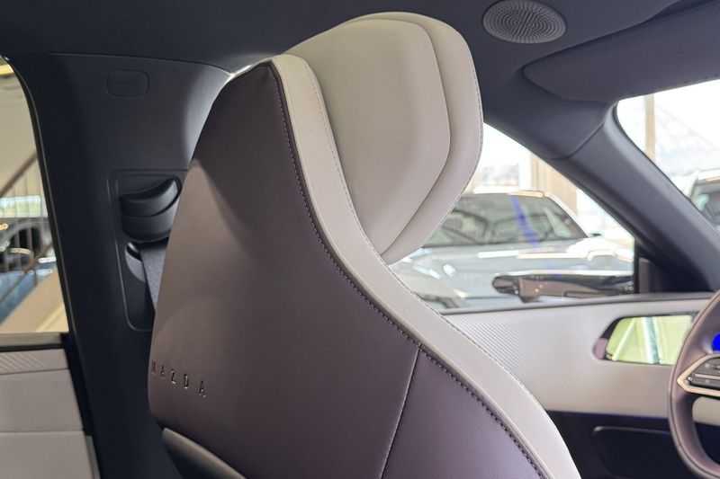 Mazda CX-6e bild 12