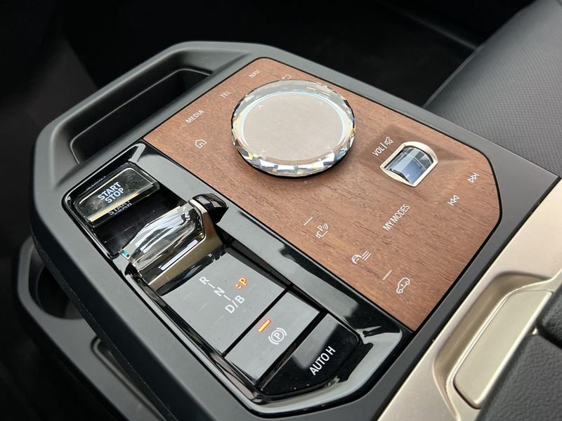 BMW iX bild 25