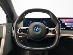 BMW iX bild 16