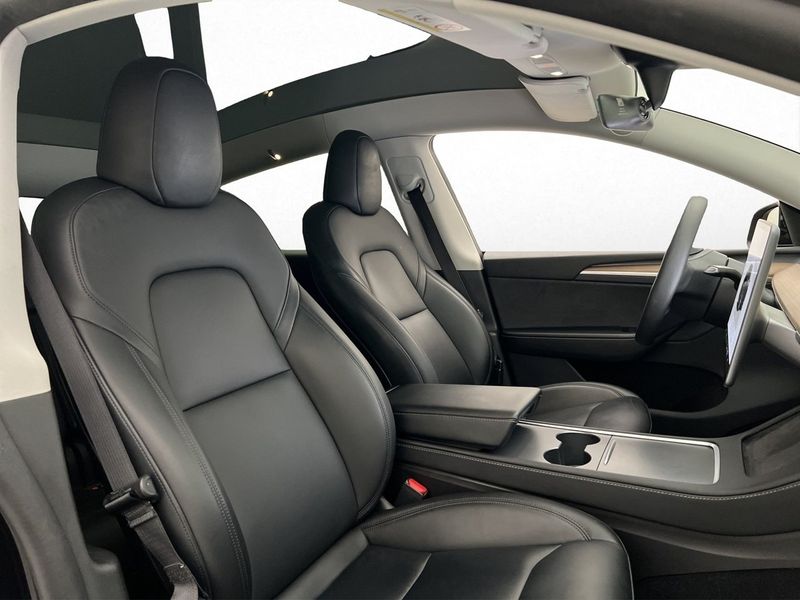 Tesla Model Y bild 16
