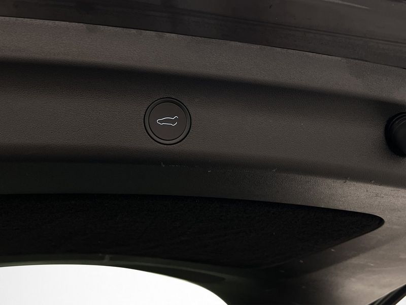 Tesla Model Y bild 13