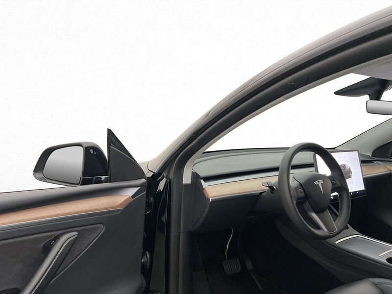 Tesla Model Y bild 33