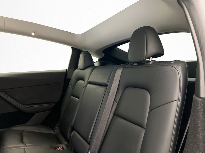 Tesla Model Y bild 17