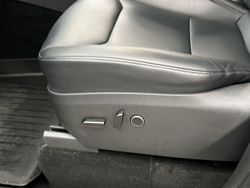 Tesla Model Y bild 15