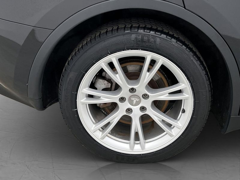 Tesla Model Y bild 30