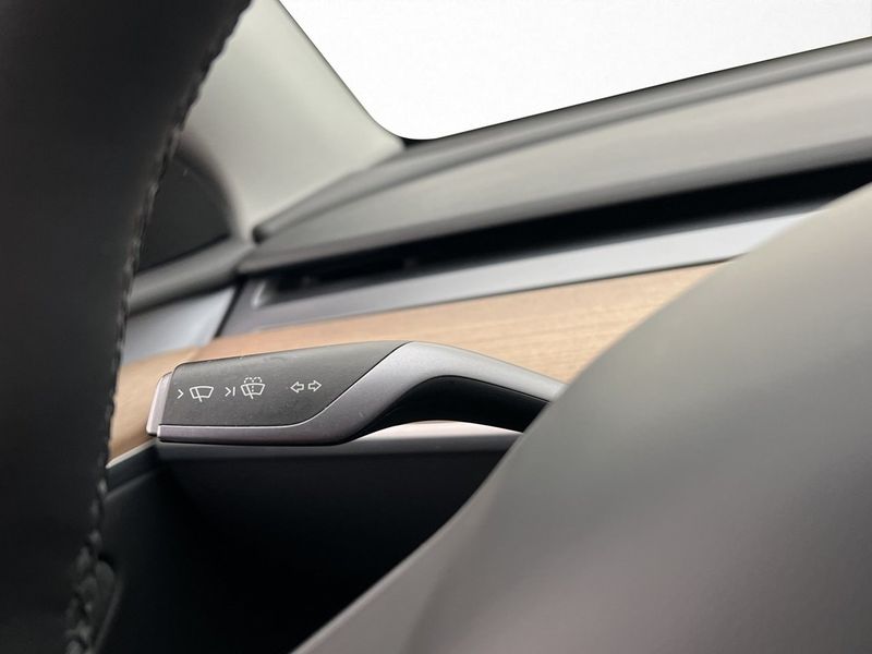 Tesla Model Y bild 18