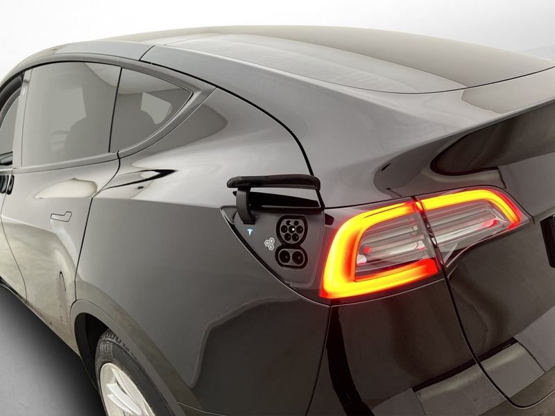 Tesla Model Y bild 10