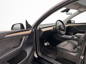 Tesla Model Y bild 13
